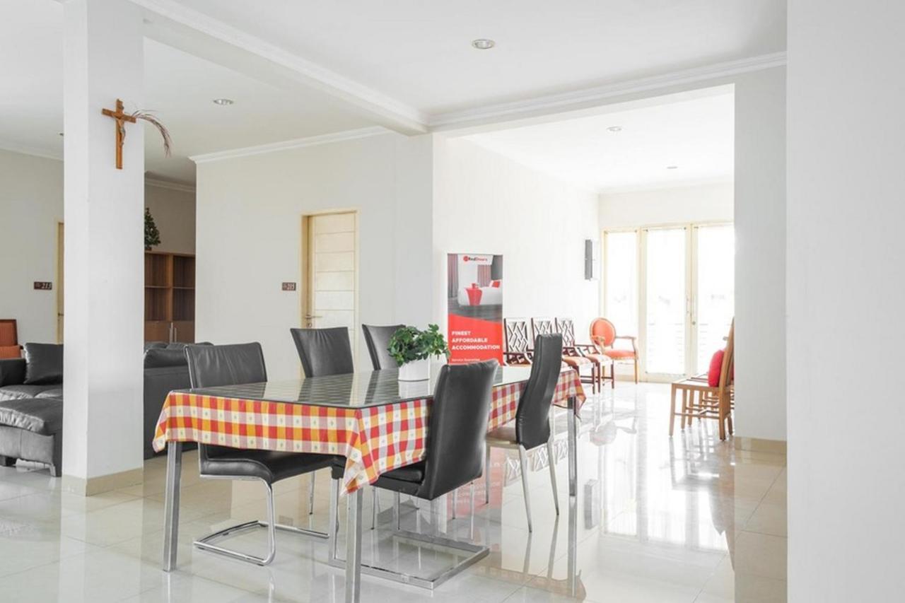 Reddoorz Near Siloam Karawaci 3 Ξενοδοχείο Τάνγκερανγκ Εξωτερικό φωτογραφία