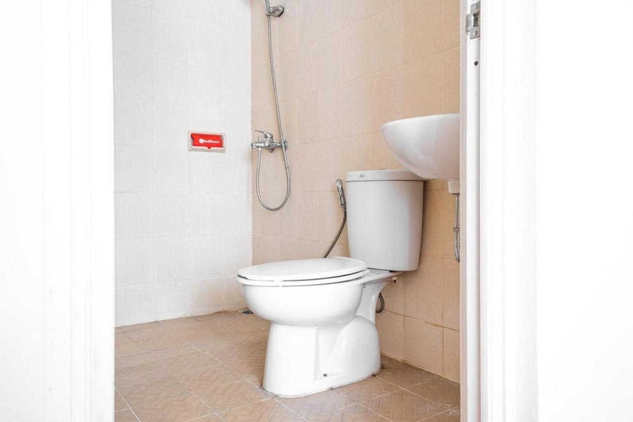 Reddoorz Near Siloam Karawaci 3 Ξενοδοχείο Τάνγκερανγκ Εξωτερικό φωτογραφία